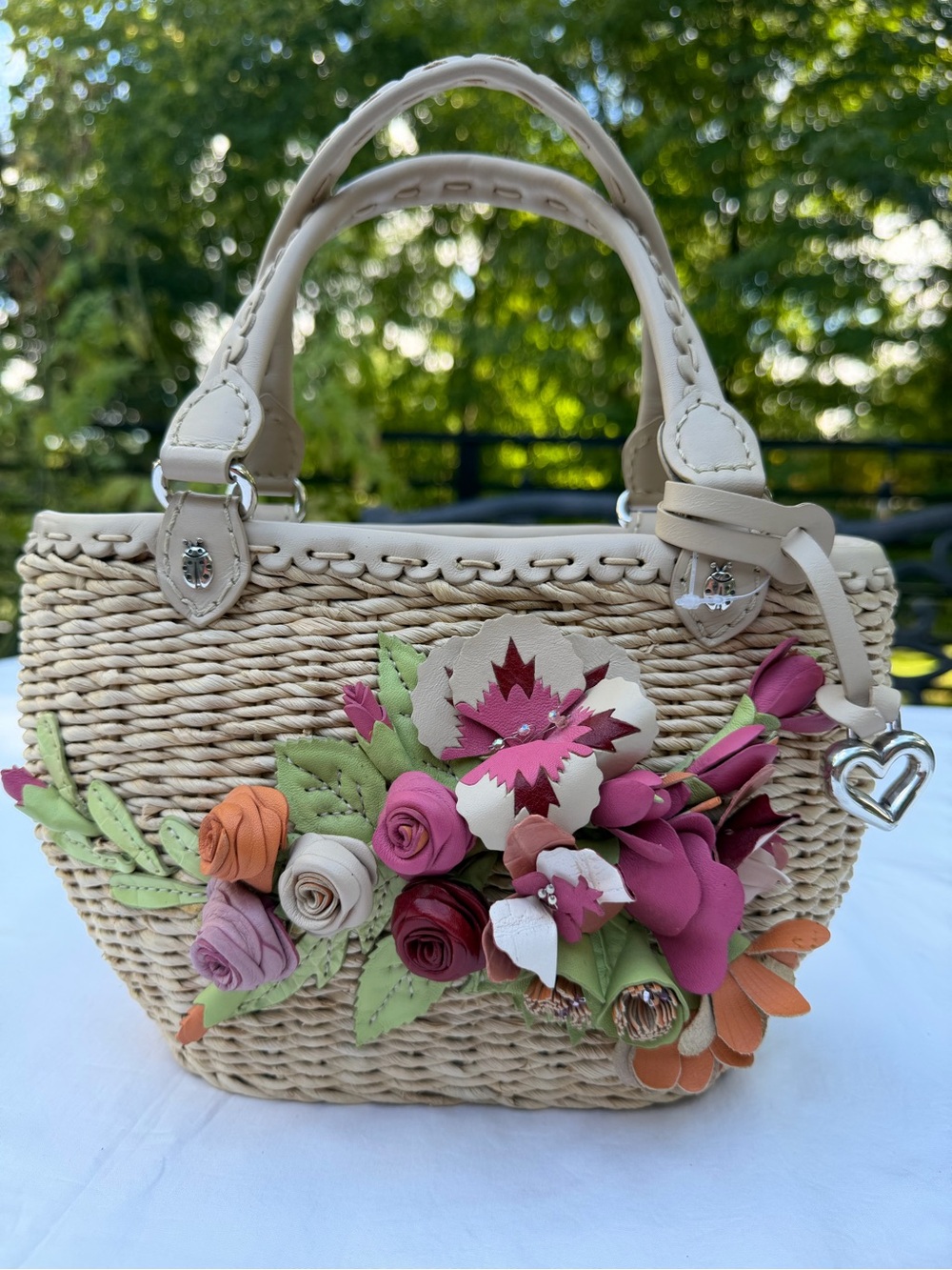 BRIGHTON MILANA STRAW RAFIA TOTE WITH LEATHER FLOWERS. LIKE NEW.
